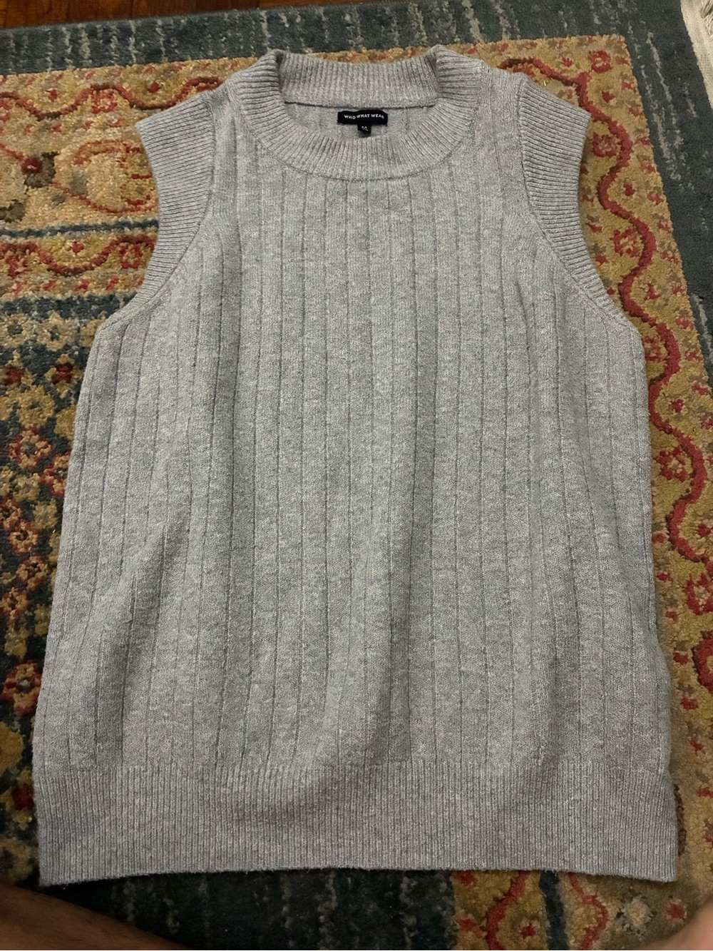 Who What Wear Light Gray Ribbed Knit Sleeveless Sweater Vest